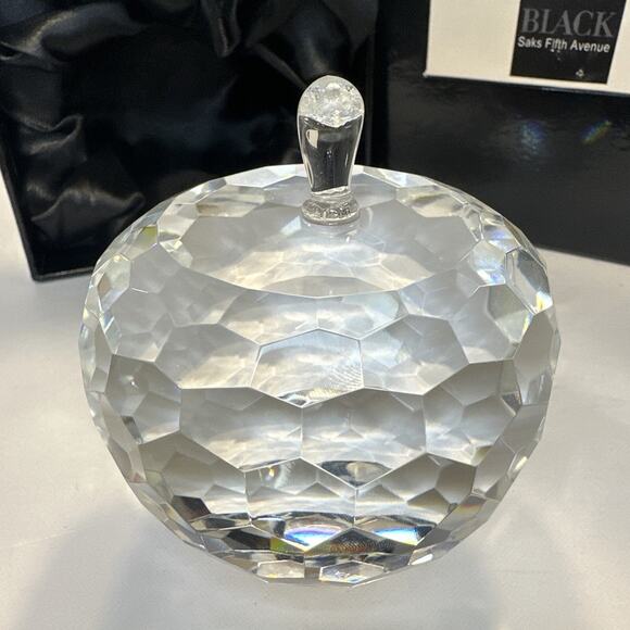 Saks Fifth Avenue Faceted Crystal Apple Paperweight Signed Vintage Teacher Gift - Picture 5 of 10